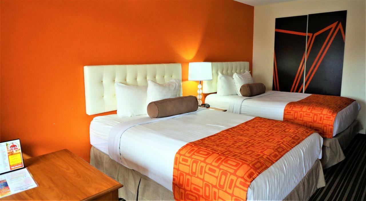 Howard Johnson By Wyndham Greensboro Near The Coliseum Экстерьер фото