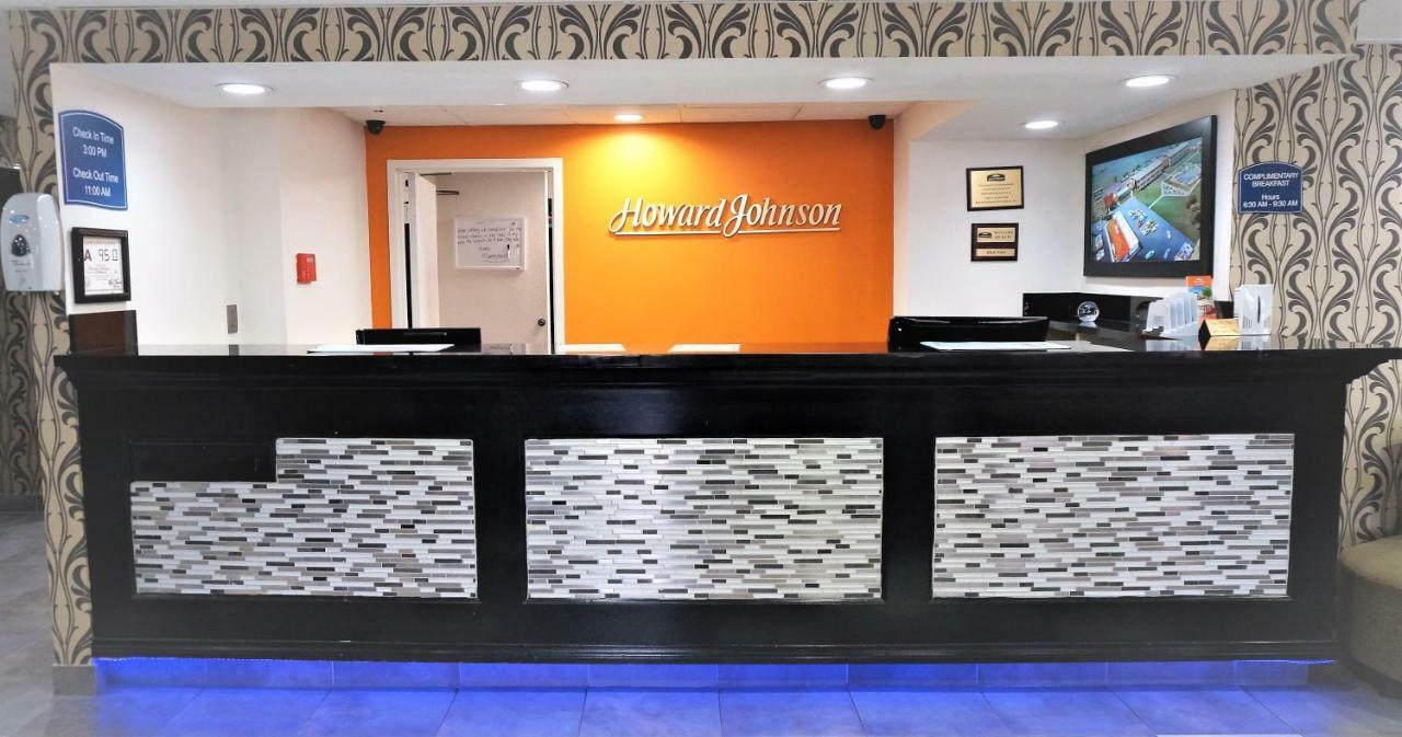 Howard Johnson By Wyndham Greensboro Near The Coliseum Экстерьер фото